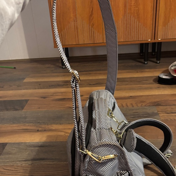 Ju-Ju-Be Chevron Pattern Diaper Bag - Picture 9 of 9